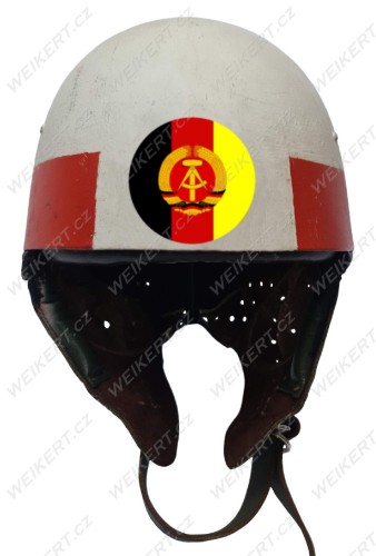 Zgodnie z Dz. U. 94 Nr 24 poz. 83, sprost.: Dz. U. 94 Nr 43 poz. 170, kopiowanie, przetwarzanie i rozpowszechnianie tych materiałów w całości lub w części bez zgody autora jest zabronione i stanowi naruszenie praw autorskich przez co podlega karze.